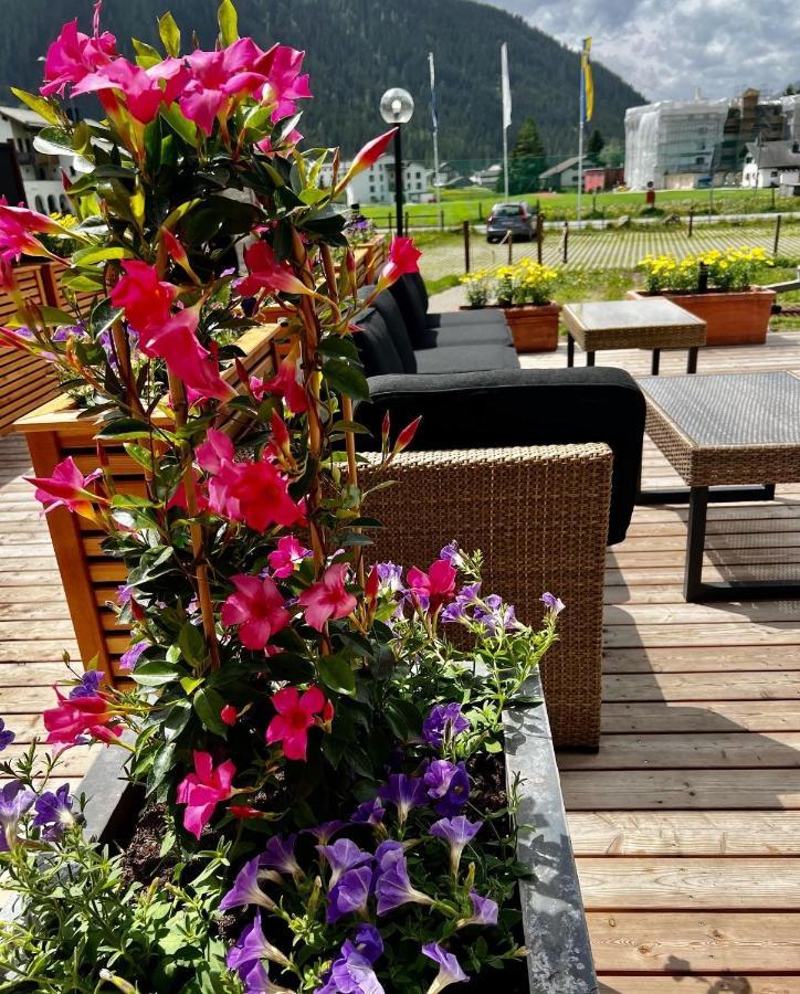 Hotel Buenda Davos Bagian luar foto