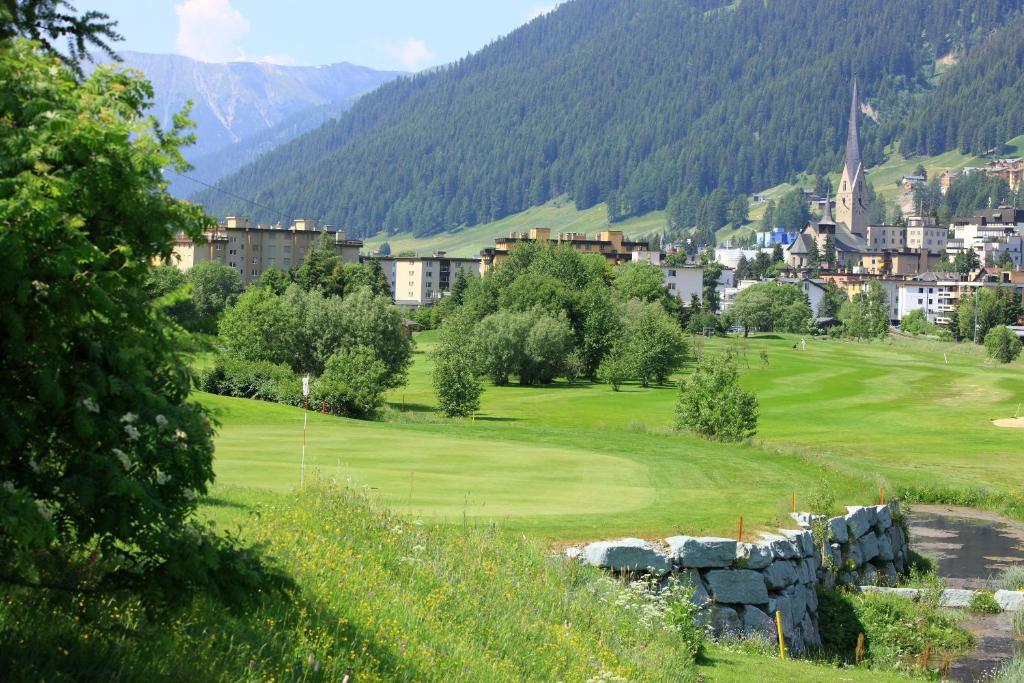 Hotel Buenda Davos Bagian luar foto
